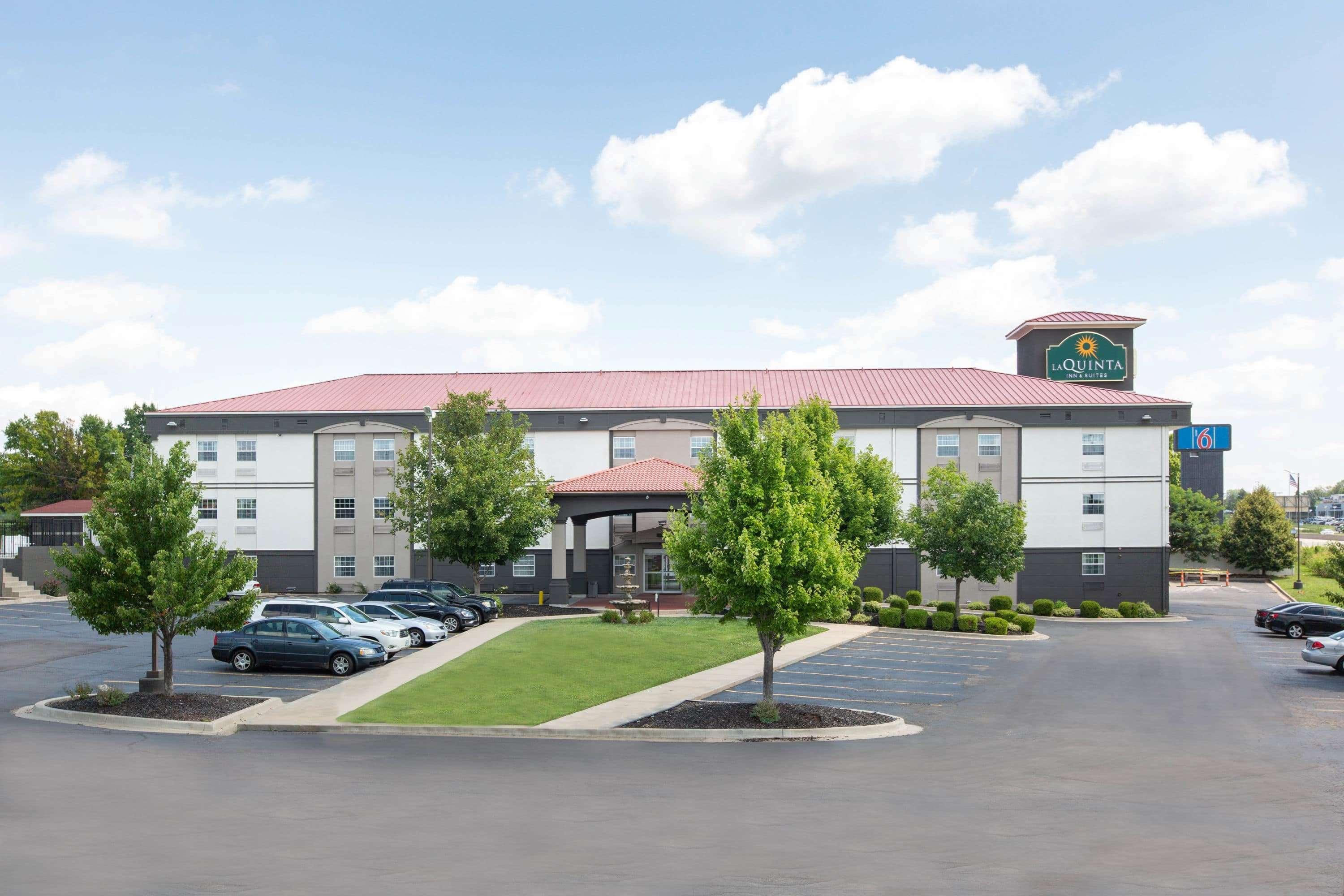 Hotel La Quinta By Wyndham Blue Springs Esterno foto