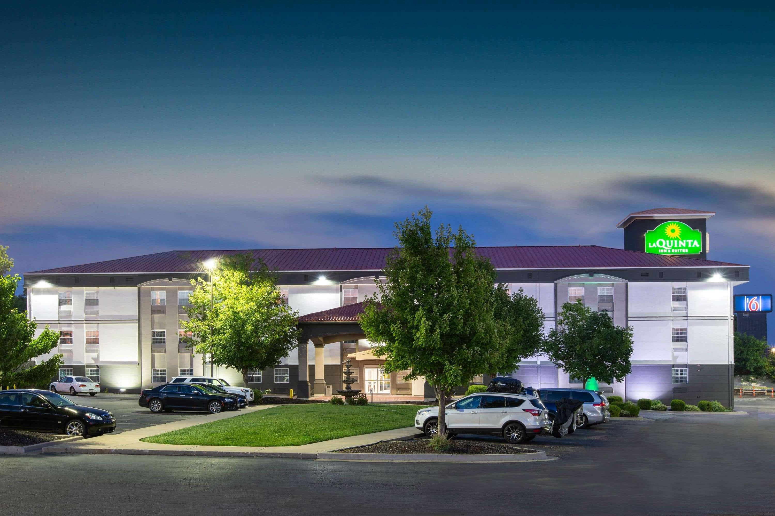 Hotel La Quinta By Wyndham Blue Springs Esterno foto